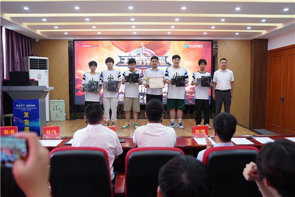 恭喜！我校學生代表隊榮獲2023 年“迎亞運”新華電腦教育王者榮耀電競對抗賽亞軍